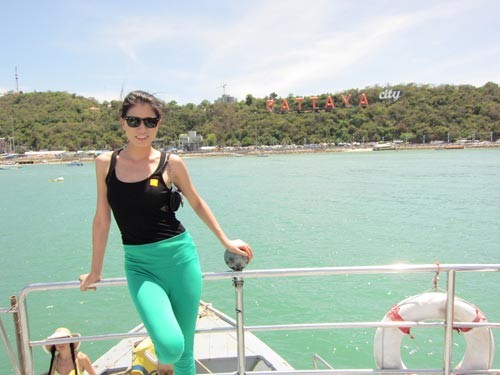 Cuối tháng 4/2012, Trang Trần đã có những ngày nghỉ ngơi thoải mái và tràn ngập niềm vui trong không khí nhộn nhịp của khu mua sắm, hóng mát trên bờ biển nổi tiếng Thái Lan.