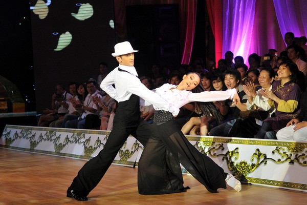 Trong đêm thi thứ tư Bước nhảy hoàn vũ, tất cả các giám khảo đều không do dự cho điểm 10 vì phần thi xuất sắc của Đoan Trang.