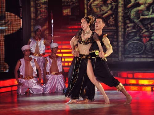 Với màn biểu diễn được dàn dựng công phu và hết sức ấn tượng, Thủy Tiên đã thật sự khiến cả khán phòng “bùng nổ” tại chung kết Bước nhảy hoàn vũ mùa 2.