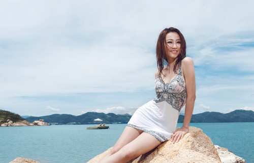 Bộ ảnh được chụp tại vịnh Ninh Vân – Nha Trang vào khoảng giữa tháng 9/2011. >>Nhan sắc mặn mà của nữ diễn viên Ngân Khánh