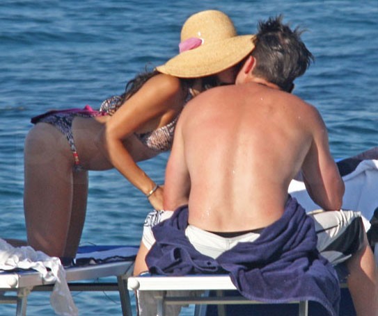 Nữ diễn viên Jenna Dewan "rướn" mình trao nụ hôn cho Channing Tatum tại Ý.