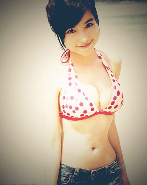 Elly Trần - hot girl người Việt gốc Hoa đang là cái tên khá nổi bật trong giới showbiz trong và ngoài nước.