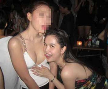 Scandal Ngọc Trinh cùng bạn bè lộ ảnh "thác loạn" tại một quán bar ở Bangkoc, Thái Lan là "phát súng" đầu tiên của "nữ hoàng nội y" khiến dư luận xôn xao một thời gian dài. (Theo vietnamnet) Ảnh nóng bỏng Ngọc Trinh khi chụp bikini ở nước ngoài