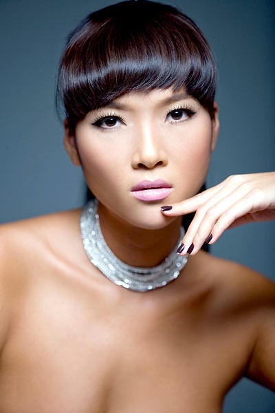 Người mẫu, diễn viên nổi tiếng một thời - Bằng Lăng cũng là một người đẹp được biết đến với làn da nâu gợi cảm và sexy.