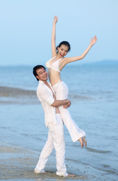 Để chuẩn bị cho ngày lễ trọng đại của mình, Thùy Lâm đã cùng chồng đến các bờ biển xinh đẹp để chụp ảnh cưới.