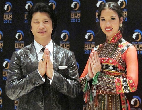 Đầu năm 2012, diễn viên Bebe Phạm cùng Dustin Nguyễn cũng đã có thời gian bên nhau khi cùng sang thành phố Hua Bin, Thái Lan tham dự Liên hoan phim quốc tế Hua Bin 2012.