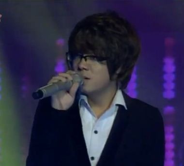 Hot boy Bùi Anh Tuấn trong phần mở đầu ca khúc "Cám ơn tình yêu tôi".