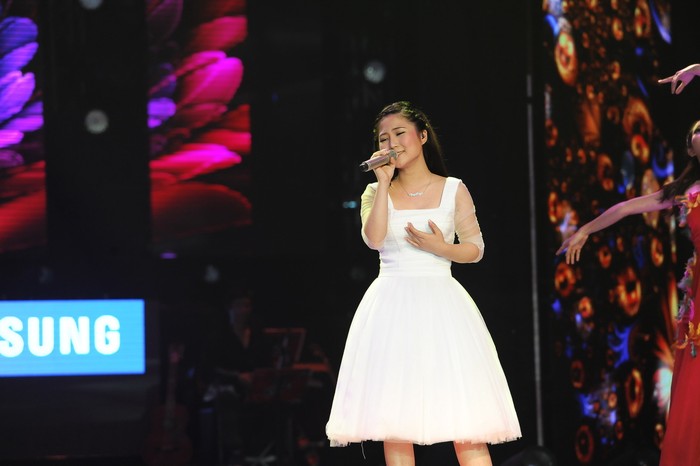So với mặt bằng chung, các thí sinh của đội Thu Minh có phần nhỉnh hơn so với đội Trần Lập. Và giọng ca được đánh giá là nổi trội nhất trong đêm thi tối qua là cô bé 17 tuổi Hương Tràm.