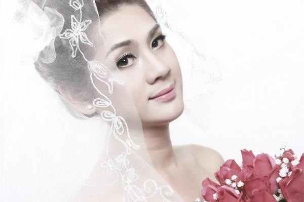 Lâm Chí Khanh làm cô dâu xinh đẹp sau chuyển giới