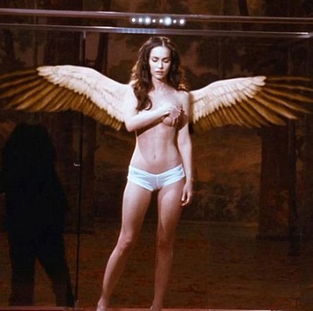 Trong phim Passion Play Megan Fox hóa thân thành một thiên thần khỏa thân, mang trên mình đôi cánh. Mặc dù bộ phim không thành công nhưng những cảnh gợi tình của mỹ nhân sexy nhất thế giới lại khiến khán giả không thể quên.