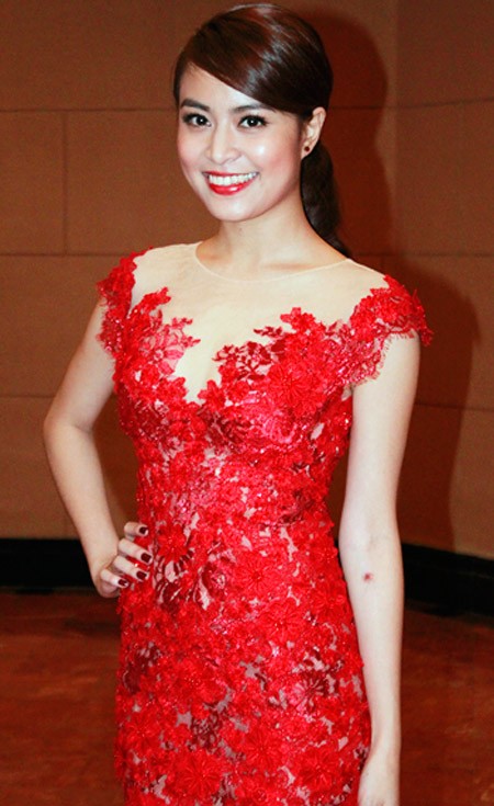 Hoàng Thùy Linh trong buổi ra mắt mini album.