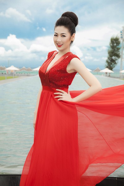 Sau Hoa hậu Việt Nam 2012, cô cũng là gương mặt quen thuộc trong các sự kiện của làng giải trí. Hình ảnh một Tú Anh xinh đẹp, quyến rũ trong những bức hình thời trang.