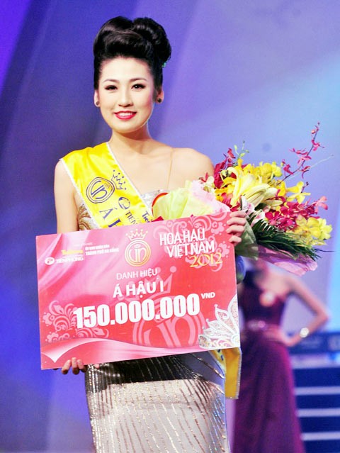 Tháng 8/2012, Dương Tú Anh trở thành Á hậu Việt Nam.
