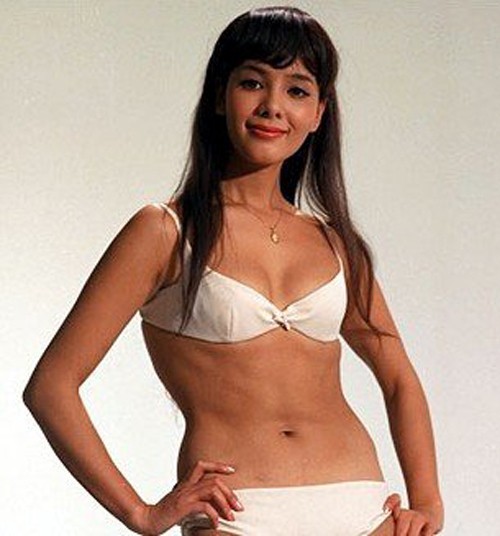Nữ minh tinh Nhật Bản Mie Hama là một trong những đại diện xuất sắc của châu Á khi vào vai Kissy Suzuki trong phần phim 'You only live twice'.