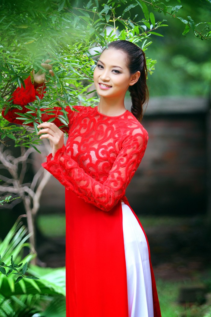 Ý chí quyết tâm của cô vẫn hừng hực cháy và không bỏ cuộc khi không đạt giải trong cuộc thi HHVN 2012, Dương Thị Dung tiếp tục tham gia cuộc thi HH Phụ nữ Việt Nam qua ảnh 2012.