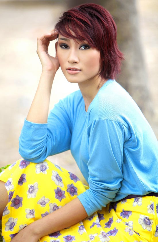 Trước đó, đêm Chung kết Vietnam's Next Top Model 2011 cũng không có mặt của Quán quân 2010 Huyền Trang.