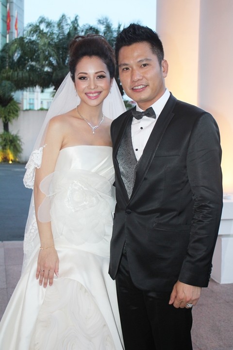 Jennifer Phạm và chồng mới.