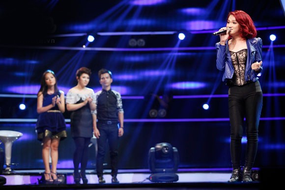 Hương Giang vui vẻ chia tay Vietnam Idol