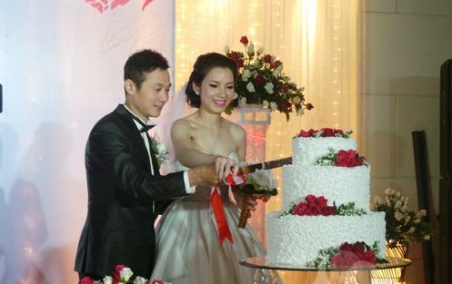 MC Anh Tuấn hạnh phúc bên cô dâu Lý Hồng Nhung