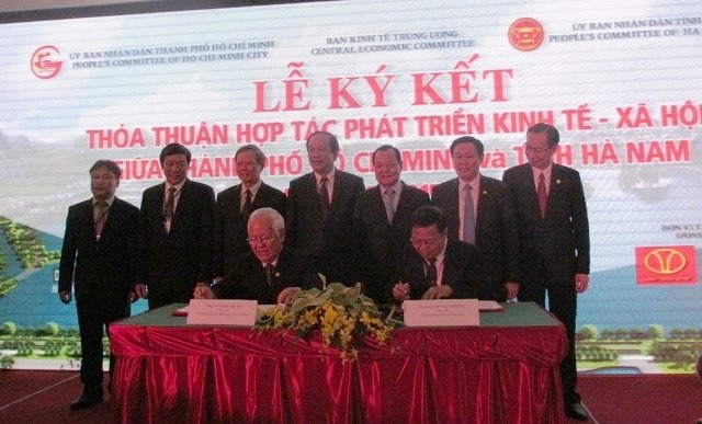 Kí kết thỏa thuận hợp tác phát triển kinh tế - xã hội giai đoạn 2015-2020 giữa UBND tỉnh Hà Nam và UBND TP.HCM (Ảnh: Thanh Liêm)