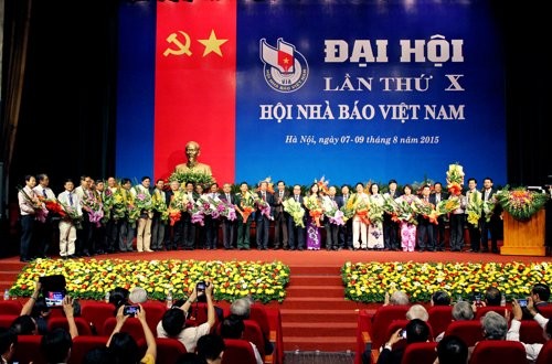 Đồng chí Thuận Hữu tái đắc cử chức Chủ tịch Hội Nhà báo Việt Nam ảnh 8