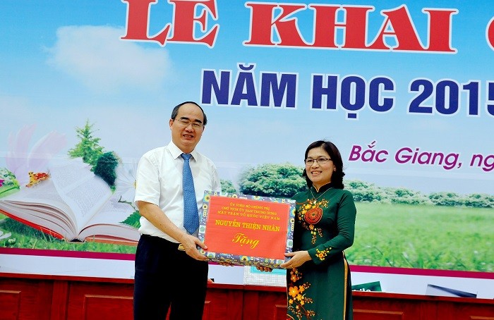 Đồng chí Nguyễn Thiện Nhân dự khai giảng trường THPT chuyên Bắc Giang ảnh 4