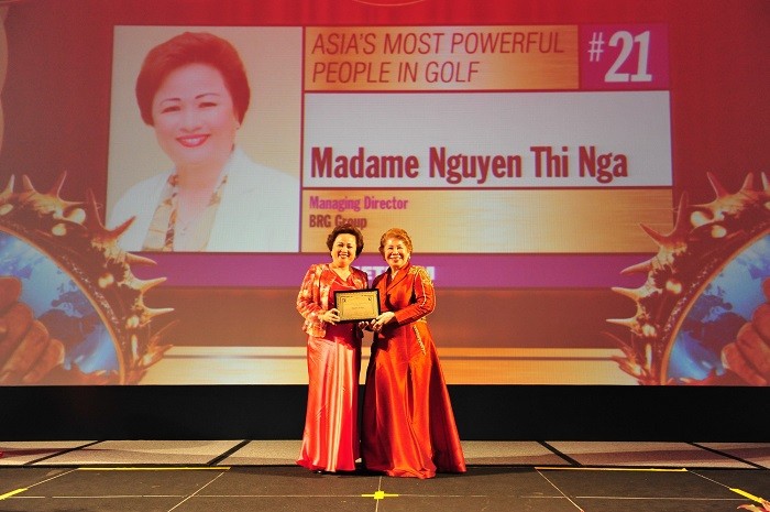 Madame Nguyễn Thị Nga được vinh danh vinh danh là “Lãnh đạo có tầm nhìn xuất sắc của Châu Á Thái Bình Dương”.