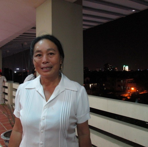 Cô giáo Lê Thị Hằng đã vượt hàng chục cây số mỗi ngày để tới lớp dạy tại trường tiểu học Đồng Lương suốt 15 năm qua. (Ảnh: Thùy Linh)