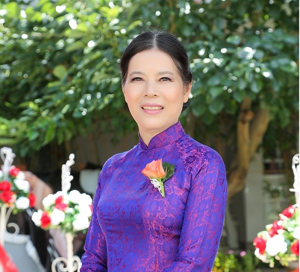 Cô giáo Dương Mỹ Lan – nguyên giáo Tiểu học Ba Ngòi – TP. Cam Ranh – tỉnh Khánh Hòa