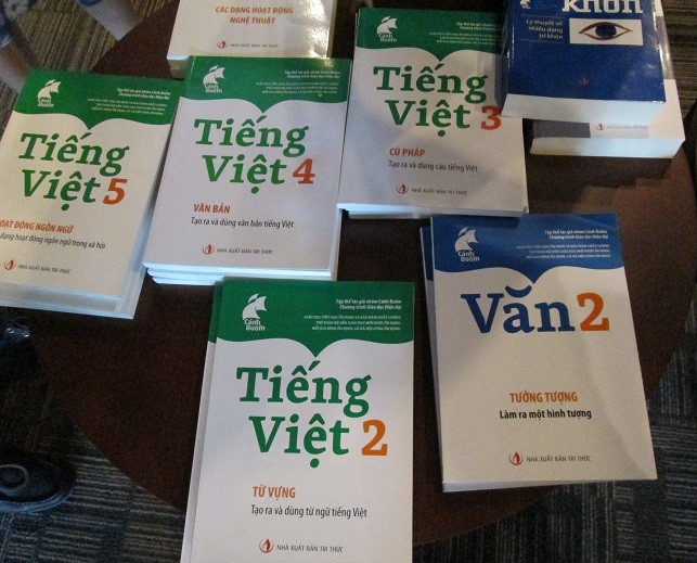 Bộ sách Văn và Tiếng Việt bậc Tiểu học của nhóm Cánh Buồm (Ảnh: Thùy Linh)