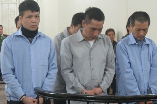 Nguyễn Văn Trình (ngoài cùng, bên phải) cùng các bị cáo liên quan