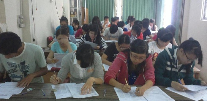 Học viên đang học ngoại ngữ ở trung tâm Thiện Nhơn (Ảnh: nhân vật cung cấp)