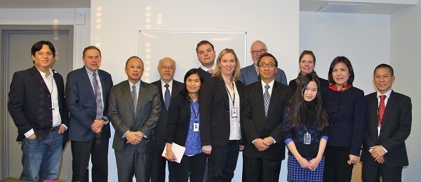 Đại sứ Lê Thị Tuyết Mai (thứ hai từ trái qua) gặp mặt và làm việc với một số giáo sư, nhà nghiên cứu của SINTEF (Ảnh: Hoàng Tuấn)
