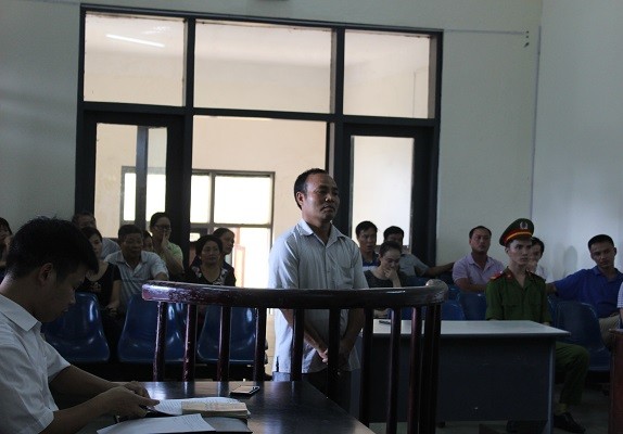 Bị cáo Bùi Lai Thành vẫn không chịu thừa nhận hành vi của mình tại phiên sơ thẩm lại. (Ảnh: Nguyên Dương)