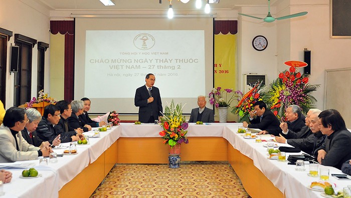 Chủ tịch Ủy ban Trung ương MTTQ Việt Nam Nguyễn Thiện Nhân đánh giá cao Tổng hội Y học trong hoạt động phối hợp giám sát việc hành nghề của cơ sở y tế và nhà thuốc tư nhân.