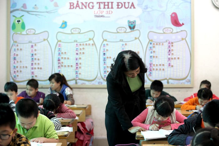 Khi nhà trường còn bị khống chế về chỉ tiêu thì giáo viên còn bị “ép” đi thi (Ảnh: vietnamnet.vn)
