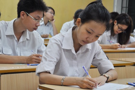 Không chọn thi môn Sử không có nghĩa là học trò không yêu nước (Ảnh: vietnamnet.vn)
