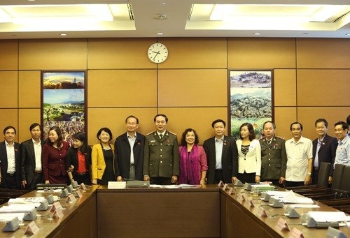 Đại tướng Trần Đại Quang chụp ảnh cùng các Đại biểu Quốc hội khóa XIII (Ảnh: Tổ Quốc)
