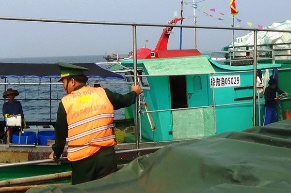 Lực lượng Bộ đội Biên phòng Quảng Bình đã xua đuổi thành công 6 tàu cá Trung Quốc khai thác vi phạm sâu vào vùng biển Việt Nam (Ảnh: Bộ đội Biên phòng cung cấp)