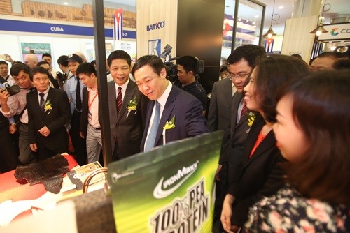 Phó Thủ tướng Chính phủ Vương Đình Huệ đã tới dự và cắt băng khai mạc Hội chợ Thương mại Quốc tế Việt Nam lần thứ 26 (Ảnh: Ngọc Thành).