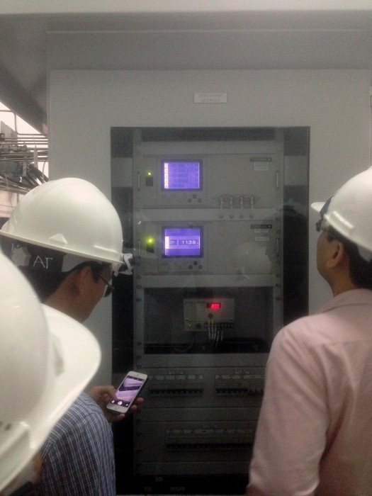 Đoàn kiểm tra đạnh giá hệ thống giám sát online trong ống khói Nhà máy nhiệt điện Vũng Áng 1.