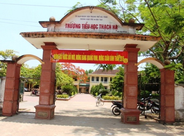 Trường Tiểu học Thạch Hạ, nơi vừa trả lại hơn 120 triệu đồng tiền thu sai quy định cho phụ huynh (Ảnh: X.S)