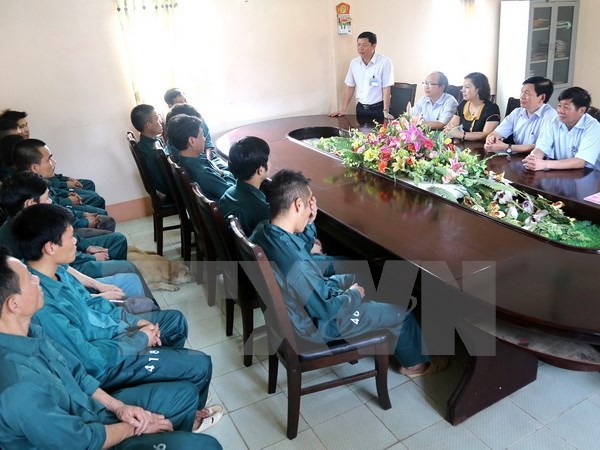 Đoàn giám sát kiểm tra công tác chuẩn bị bầu cử tại Trại tạm giam công an tỉnh Phú Thọ ngày 19/5.