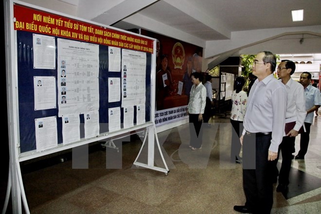 Ông Nguyễn Thiện Nhân kiểm tra các điểm bỏ phiếu tại TP Hồ Chí Minh ảnh 1