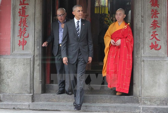 Tổng thống Hợp chúng quốc Hoa Kỳ Barack Hussein Obama đến thăm Chùa Phước Hải (Ngọc Hoàng Điện).