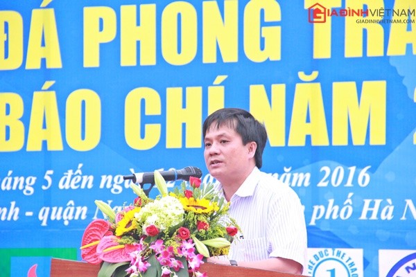 Ông Hồ Minh Chiến - TBT Báo Gia đình Việt Nam, trưởng Ban Tổ chức giải phát biểu khai mạc