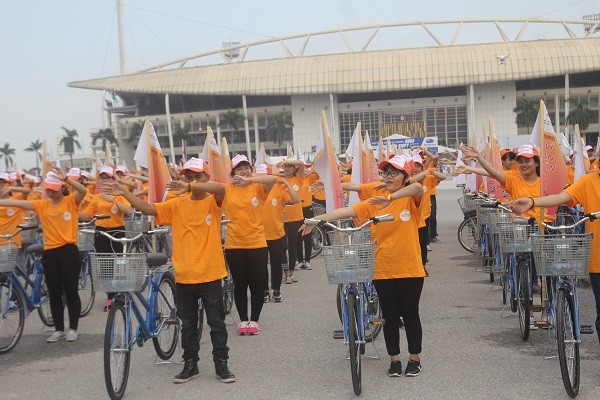 Chương trình đạp xe “Vì nạn nhân da cam” với sự tham gia của 300 tình nguyện viên.