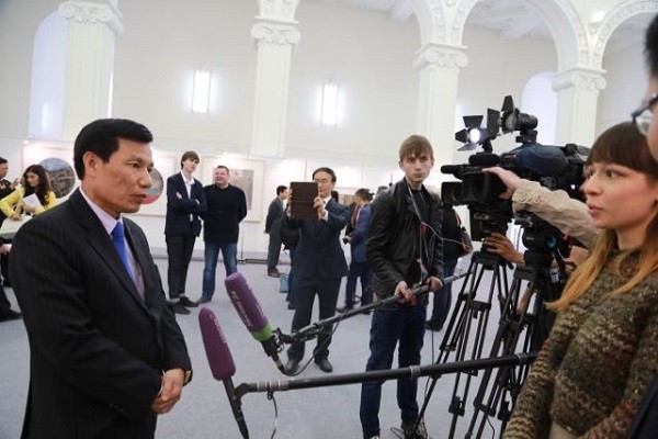 Bộ trưởng Nguyễn Ngọc Thiện trả lời truyền thông Nga.