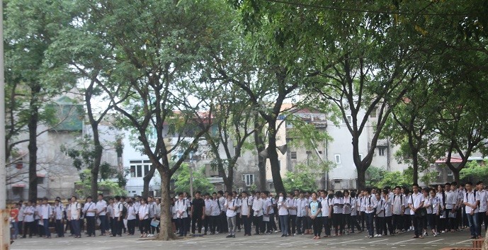 Học sinh Hà Nội dự thi vào lớp 10 năm học 2016-2017 tại điểm trường THPT Trần Hưng Đạo, Thanh Xuân, Hà Nội.