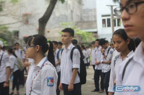 332 thí sinh vắng, 3 thí sinh bị đình chỉ trong ngày đầu thi lớp 10 tại Hà Nội ảnh 1
